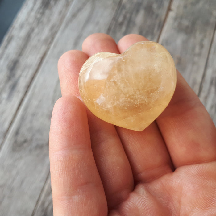 Kalsitt / Calcite Gul hjerte stor 35 mm , gaveeske image
