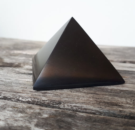 Shungitt Pyramide 6x6 cm image