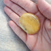 Jade, gul flat lommestein/ Yellow Jade Palmstones 4 cm  image