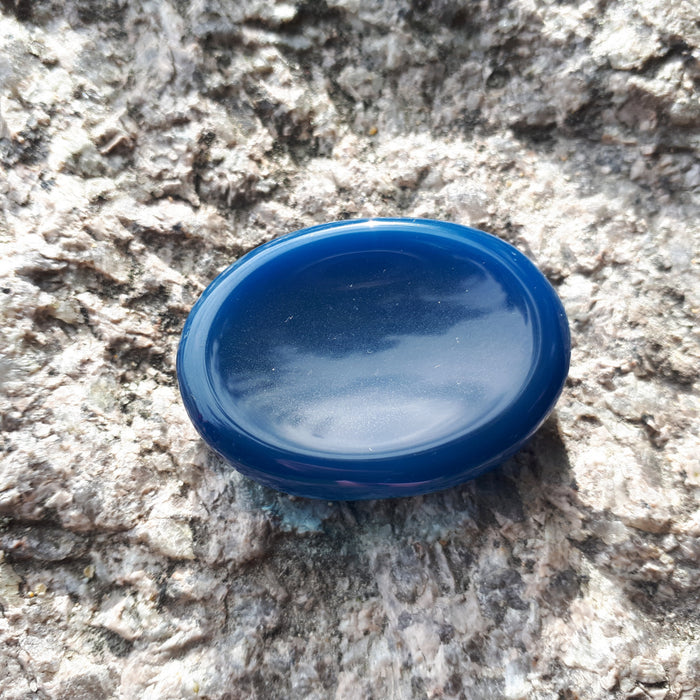 Onyx blå lommestein / Onyx blue worry stone image