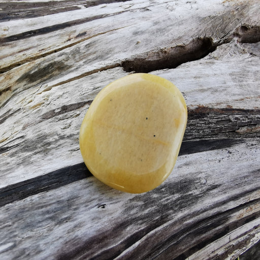 Jade, gul flat lommestein/ Yellow Jade Palmstones 4 cm  image