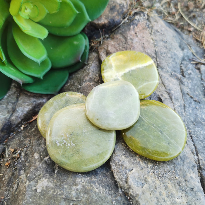 Serpentin grønn/ New Jade Lommestein Stor AAA-kvalitet image