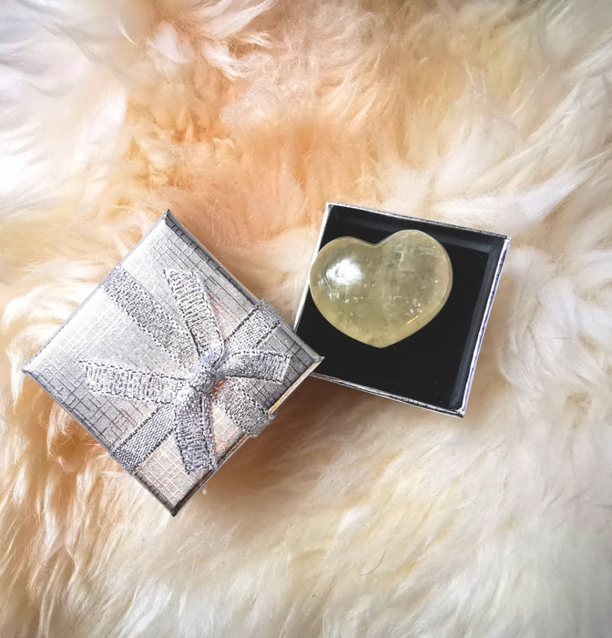 Kalsitt / Calcite Gul hjerte stor 35 mm , gaveeske image