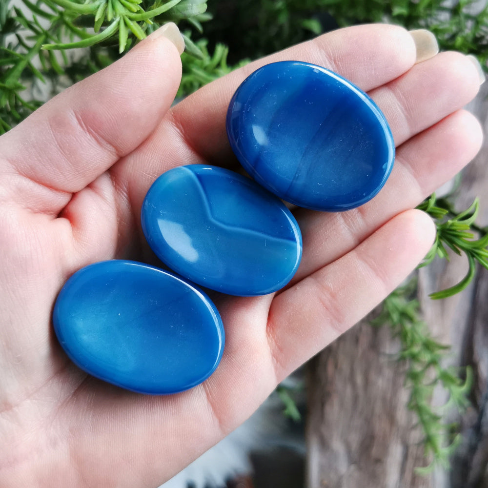 Onyx blå lommestein / Onyx blue worry stone image