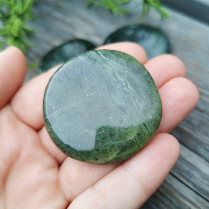 Kinesisk Jade Grønn Lommestein / Jade With Soft Nephrite image