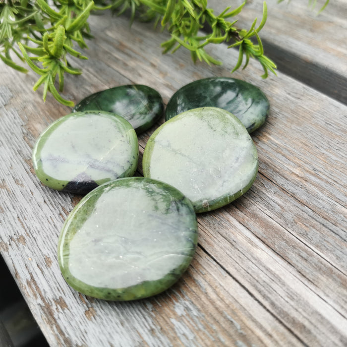 Kinesisk Jade Grønn Lommestein / Jade With Soft Nephrite image