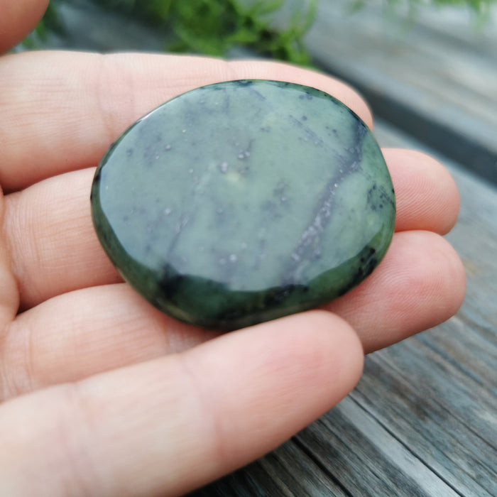 Kinesisk Jade Grønn Lommestein / Jade With Soft Nephrite image