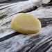 Jade, gul flat lommestein/ Yellow Jade Palmstones 4 cm  image