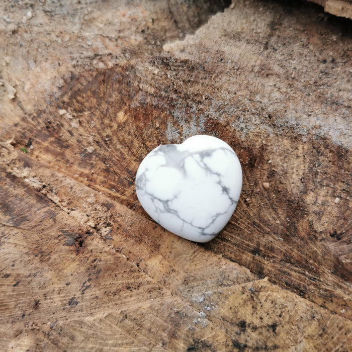 Magnesitt, hvit hjerte lommestein 3 cm  image