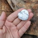 Magnesitt, hvit hjerte lommestein 3 cm  image