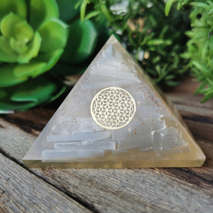 Orgonite Pyramid Selenite Inside With Flower of Life 70 mm image