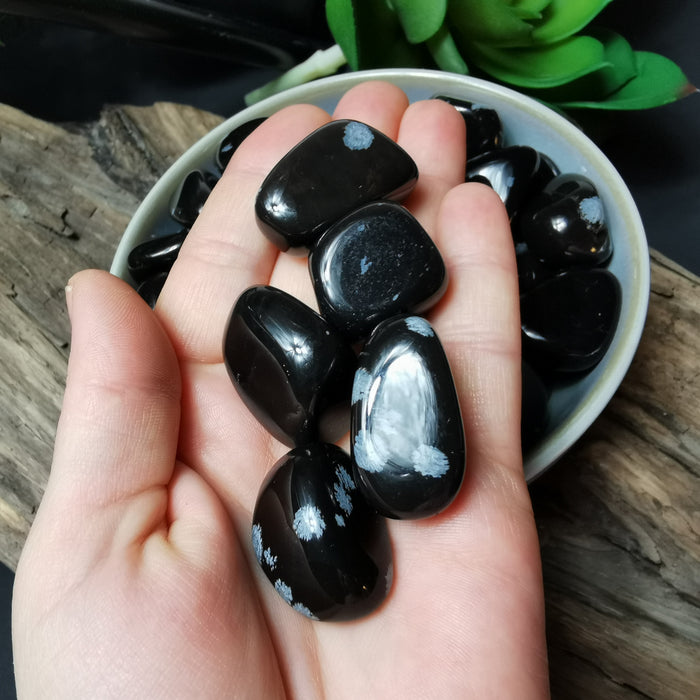 Obsidian, sort m/snefnugg tromlet stor (L) AAA-kvalitet image